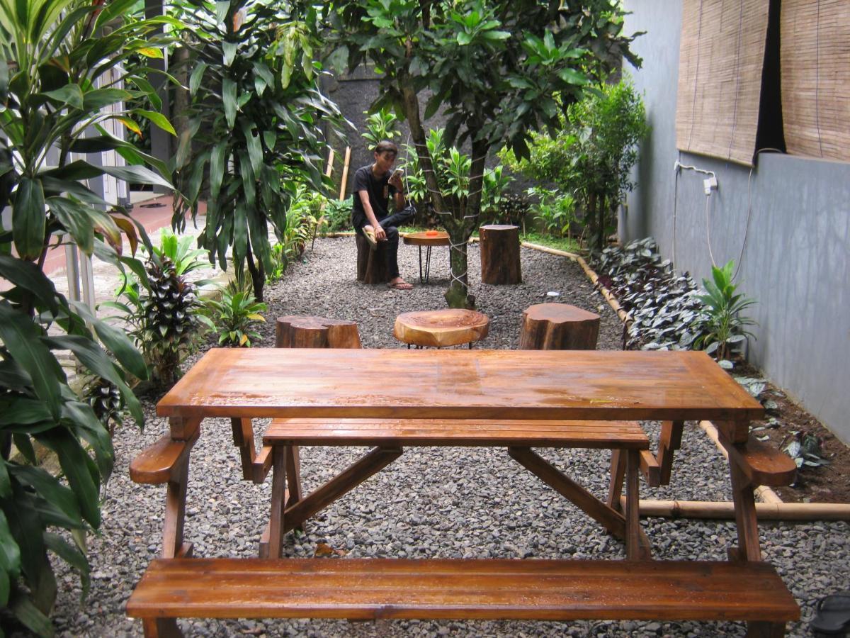 Aqilakost N Cafe Gadog Puncak Hotel Bogor Bagian luar foto