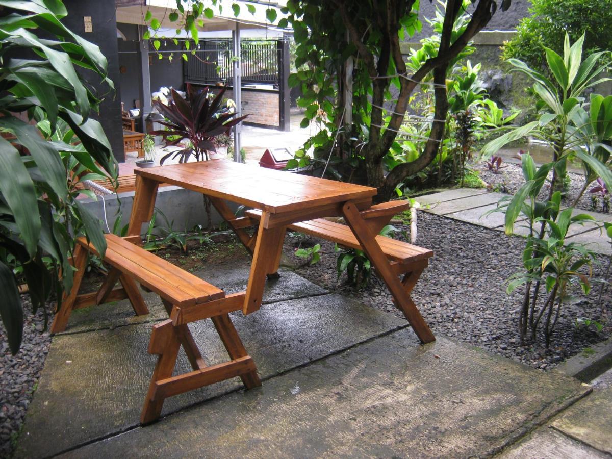 Aqilakost N Cafe Gadog Puncak Hotel Bogor Bagian luar foto